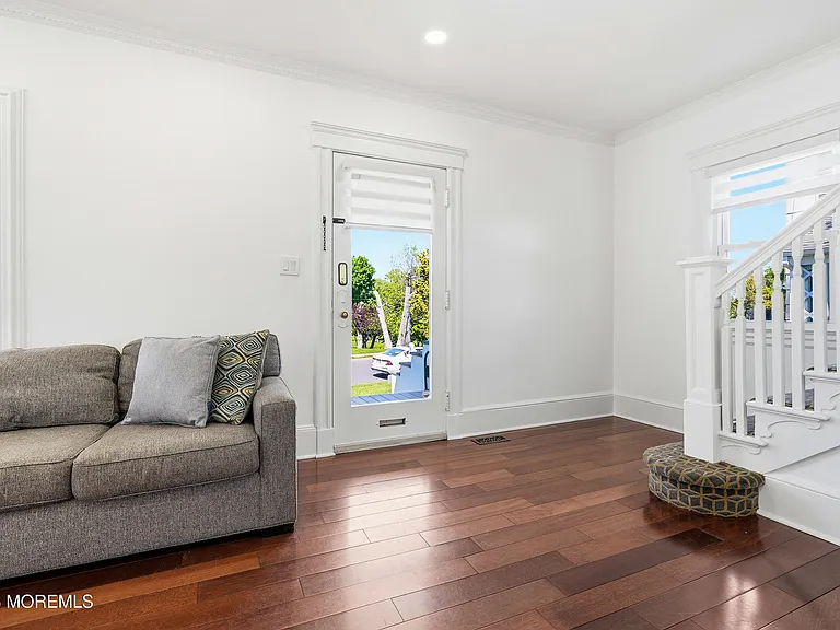 74 Poplar Ave — Photo 8