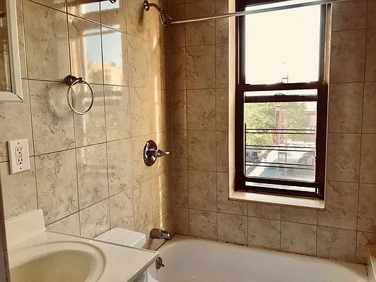 Rented by In Haus LLC | media 22