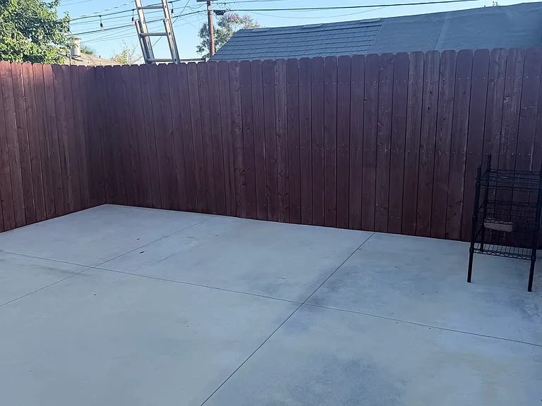 9733 Omelveny Ave — Photo 4