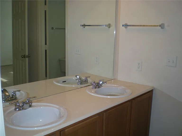 2224 Stonepark Pl — Photo 8