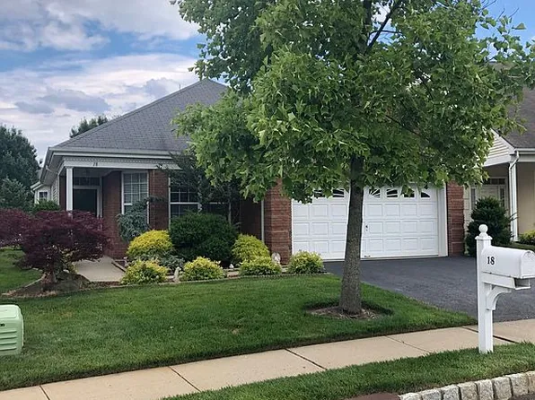 18 Prusakowski Blvd, Parlin, NJ 08859
