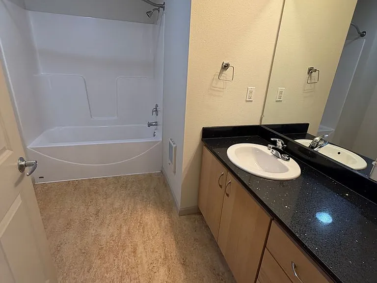 118 NW Jackson Ave #305 — Photo 13