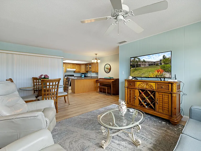 400 Base Ave E #226 — Photo 8