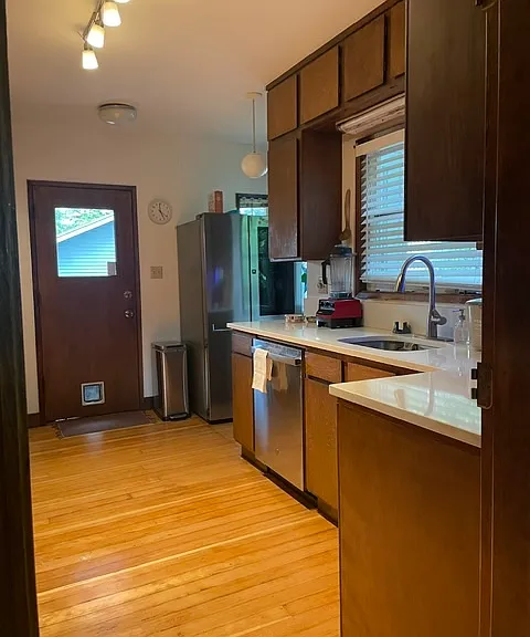 5608 N Commercial Ave — Photo 3