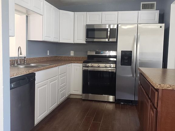 3rd image of 809 S Fordham Dr