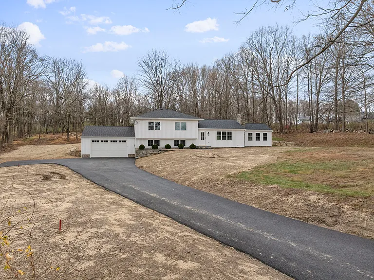 52 Curtis Rd — Photo 1