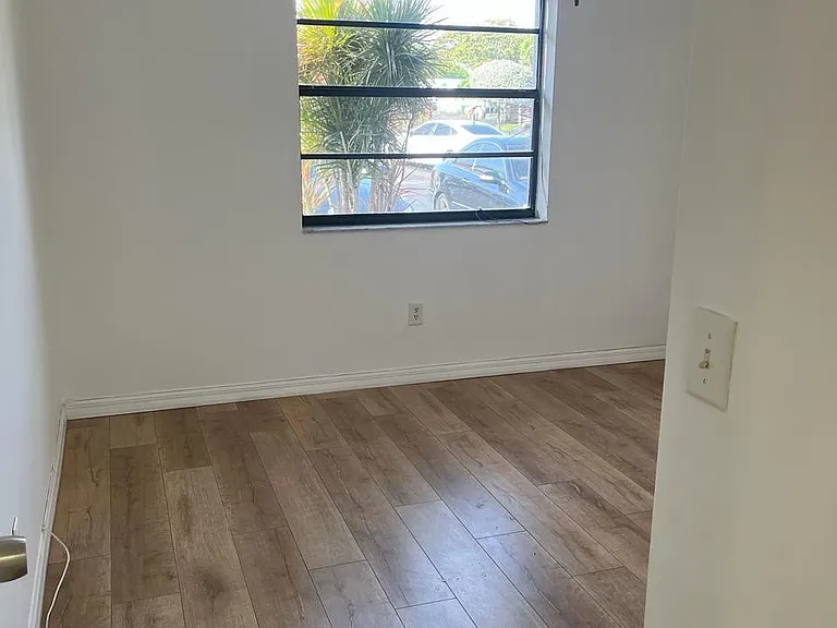 283 NW 36th Ave — Photo 8