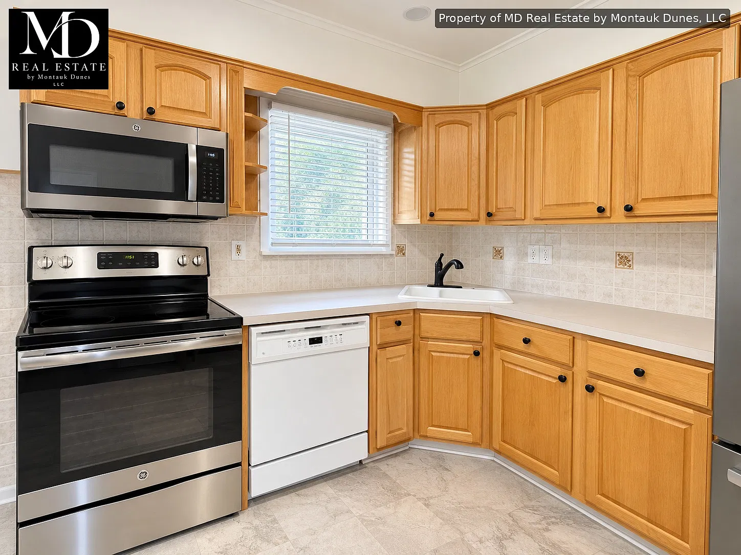 3 bed, 1050 sqft, $4,100 — Photo 2
