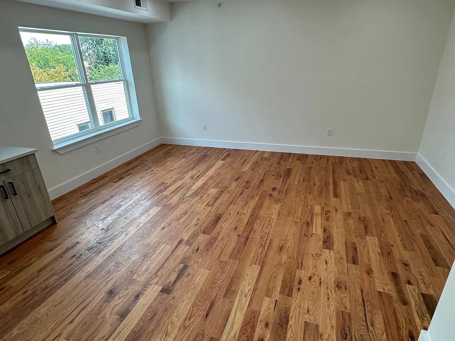 4 bed, $3,050 — Photo 2