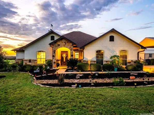 169 GREAT OAKS BLVD, La Vernia, TX 78121