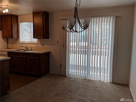 5th image of 31 E Lakewood Ln