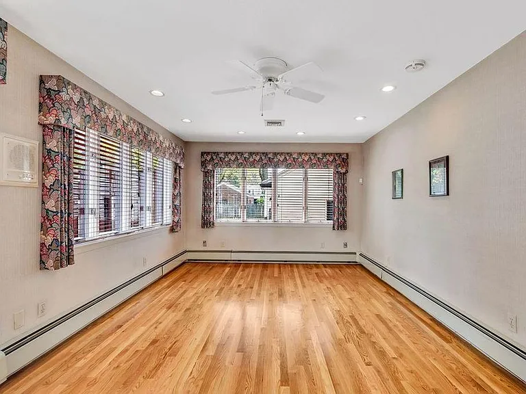 832 Chestnut St — Photo 11