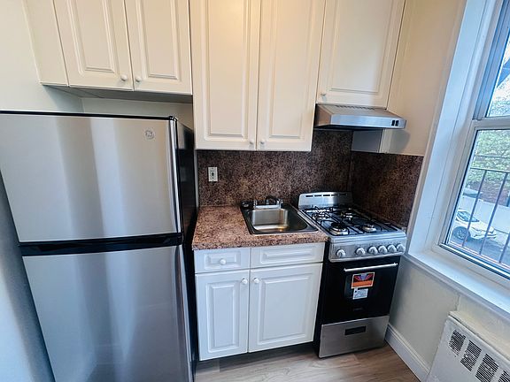 4th image of 8737 16th Ave #2R