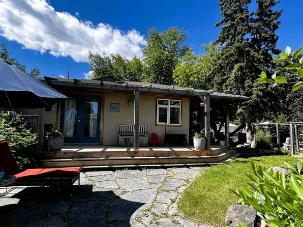 29 Windermere Rd SW, Calgary, AB T3C 3K2