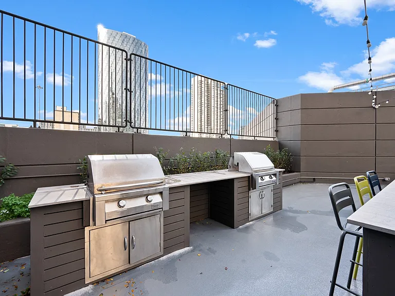 Outdoor grilling areas to Presidential Towers in Chicago, IL