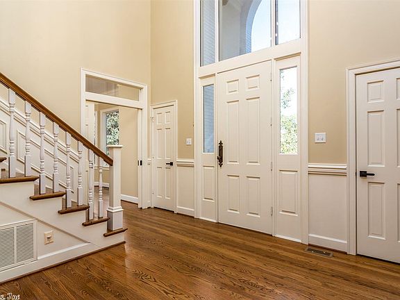 2nd image of 152 Hickory Creek Cir