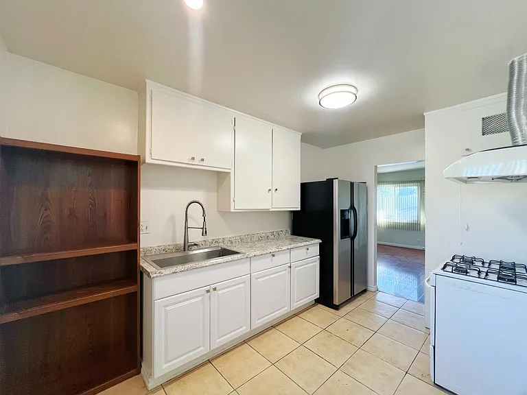 325 N Garfield Ave #H — Photo 5