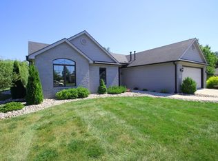 828 Island Cove Ct, Fort Wayne, IN 46845