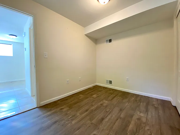 33 Sheridan Ave #1F — Photo 5