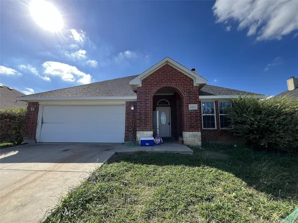 4004 Windmill Dr, Sanger, TX 76266