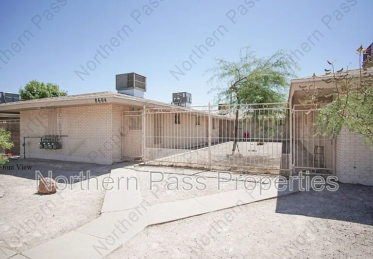 8604 Lawson St #4 — Photo 1