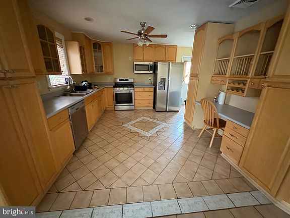2nd image of 394 Croshaw Rd APT A