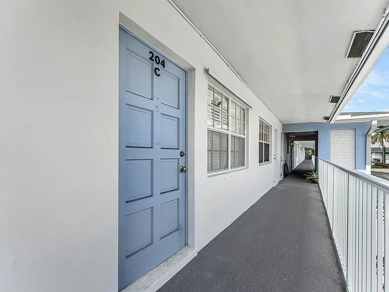 4111 NE 21st Way #204 — Photo 4