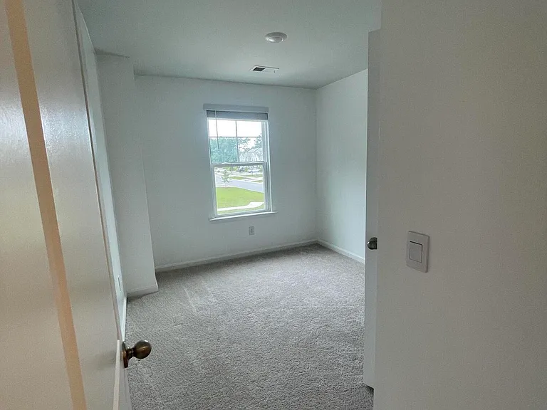 135 E Sunrise Ln — Photo 12