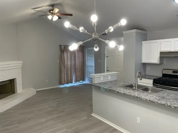 12200 Thompkins Dr #B, Austin, TX 78753