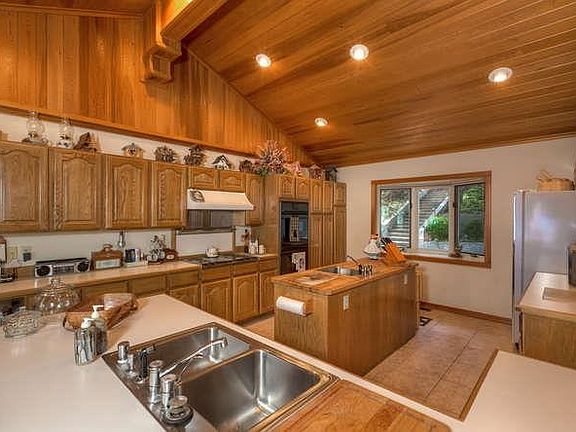 4th image of 610 Peninsula Dr