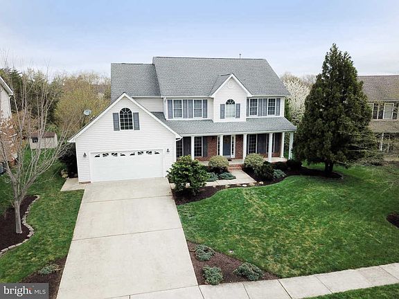 3rd image of 105 Dover Dr