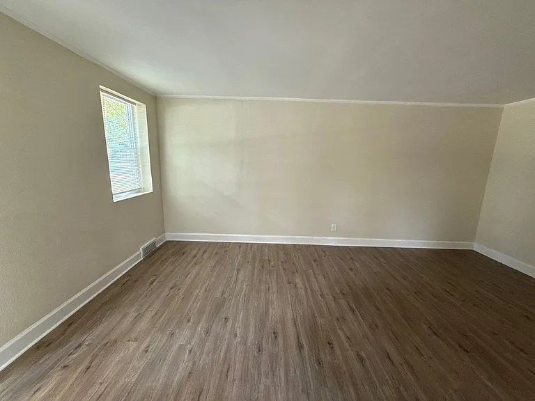 15519 Plainview Ave — Photo 7
