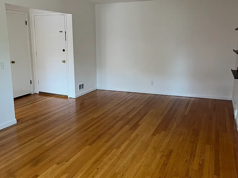 402 Rushmore Ln #4 — Photo 3
