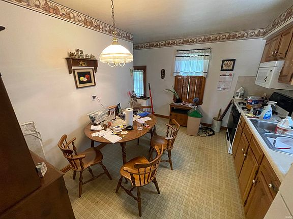 3rd image of 2336 E Illinois St