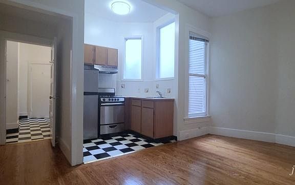 2nd image of 773 Cole St APT 2