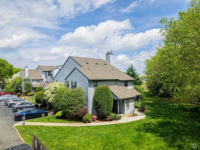 1612 Woodbridge Commons Way — Photo 15