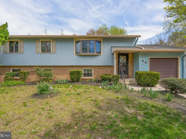 85 Golfview Dr, Sewell, NJ 08080
