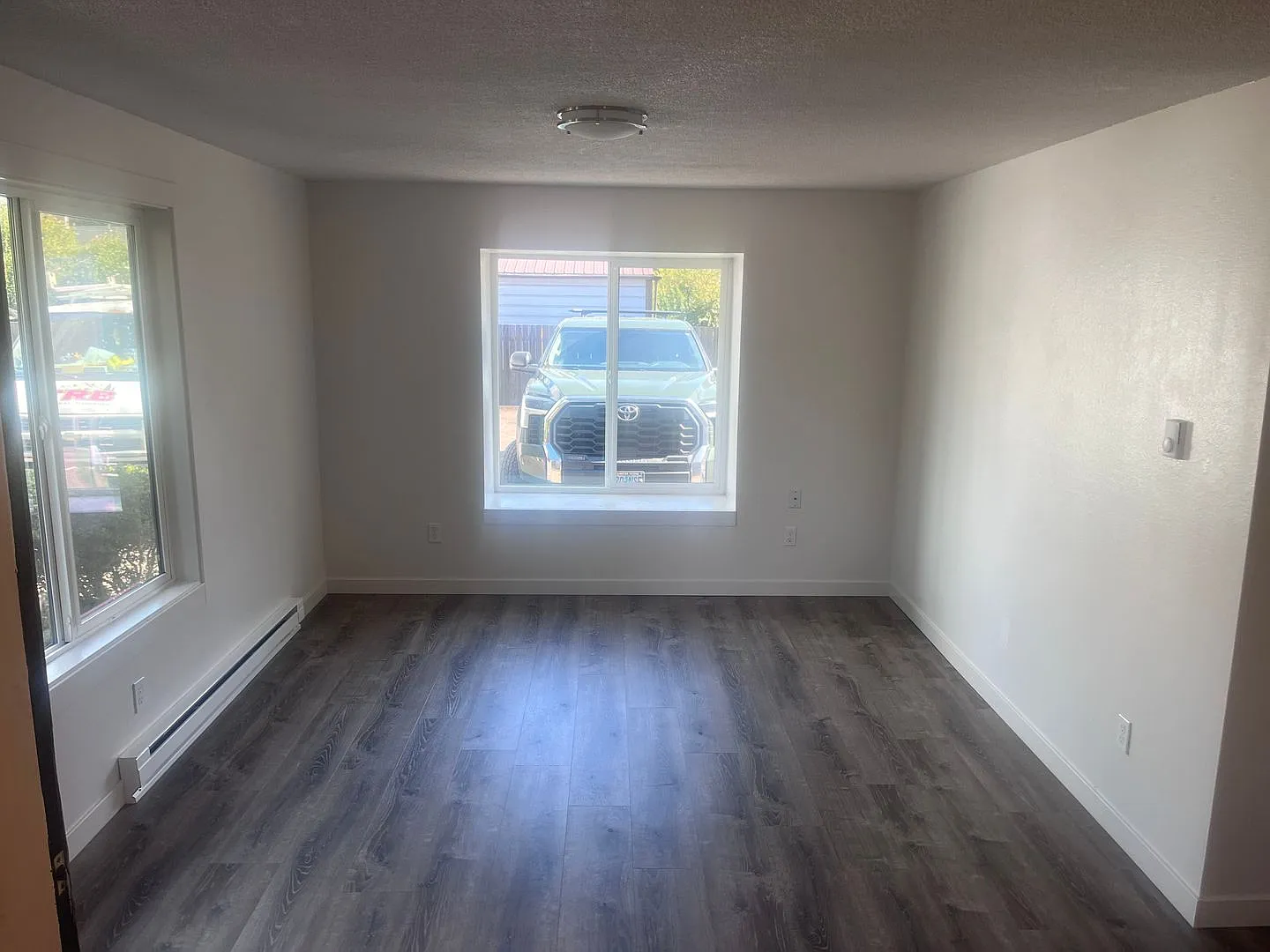 Newly renovated 1 bedroom, great location near Pacific — Photo 2