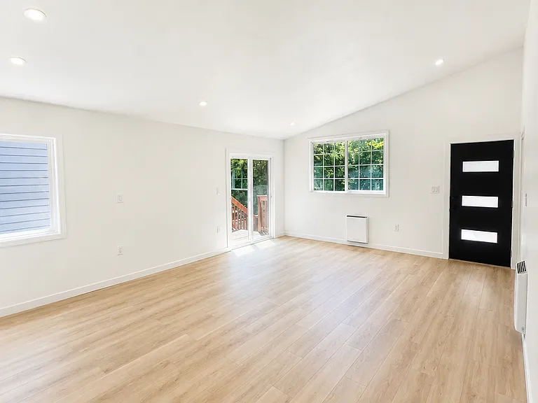 4516 48th Ave SW #1 — Photo 3