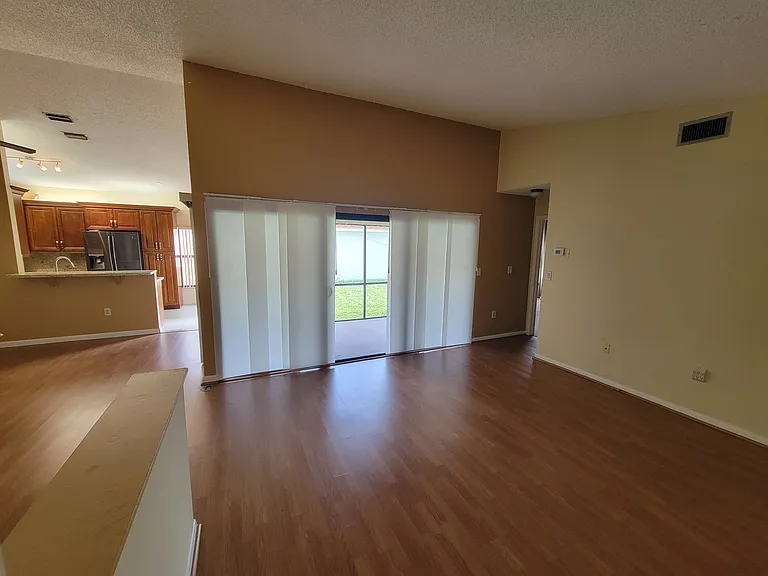 5881 Chester Ln — Photo 10