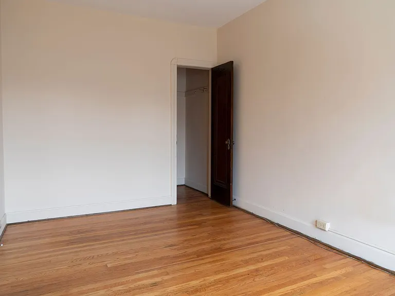 1385 Manor Park Ave — Photo 6