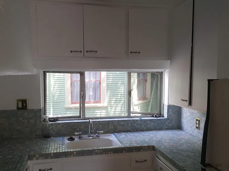 2318 Howe St #A — Photo 7