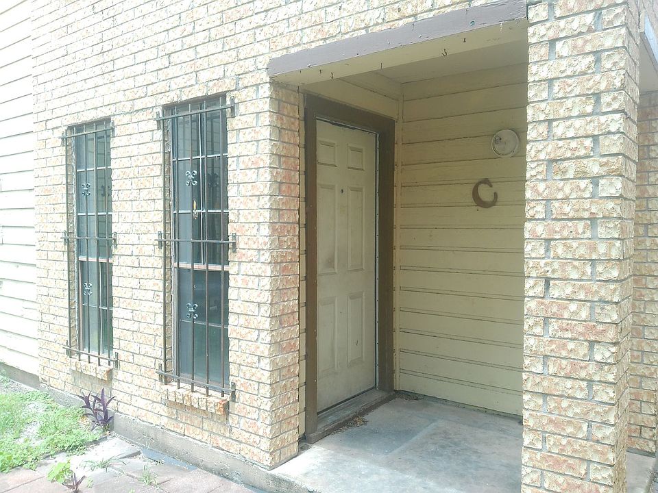 1st image of 2309 Capitan Dr APT C