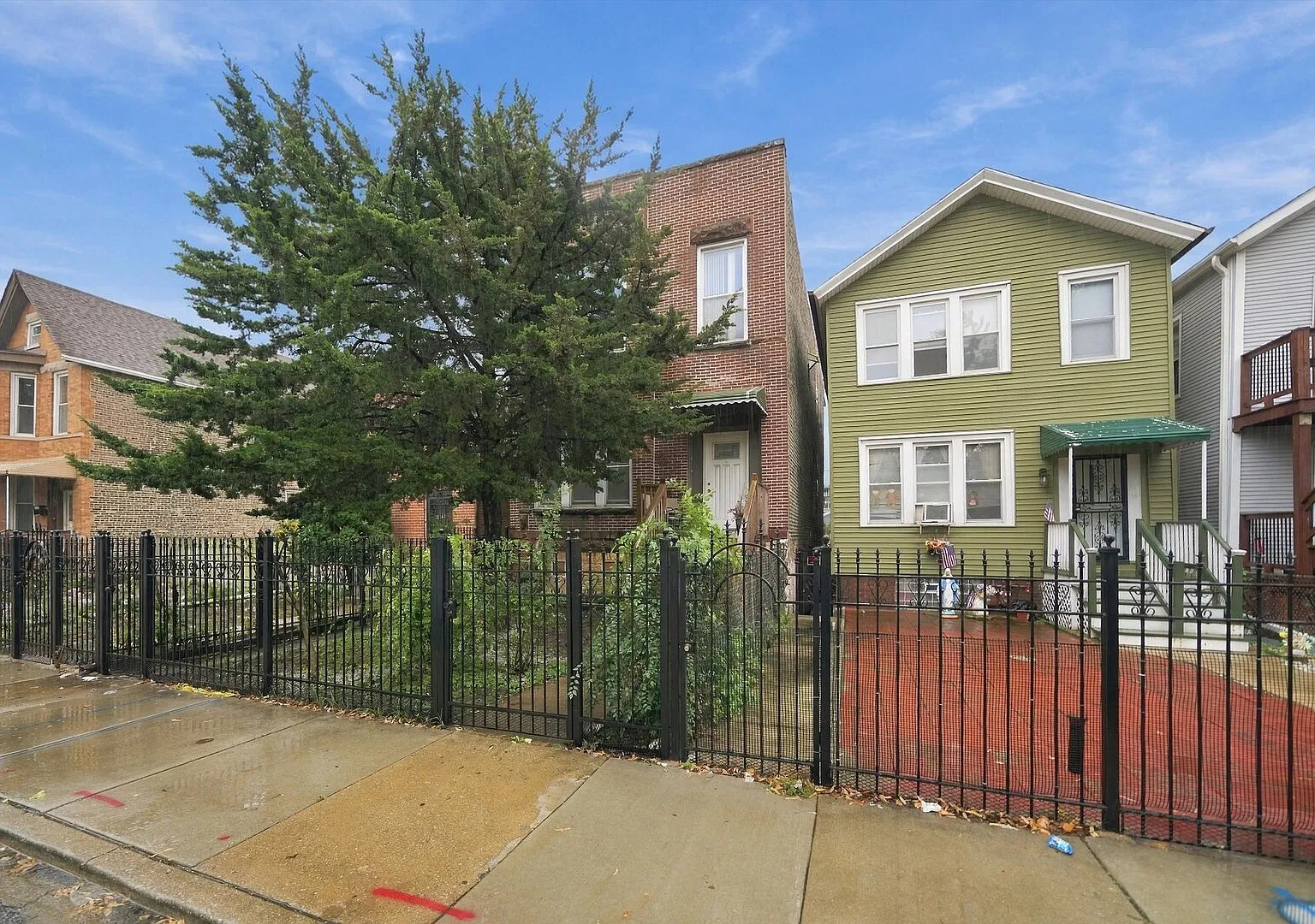 2 bed, 900 sqft, $1,900 — Photo 1