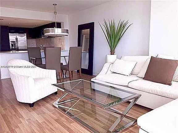 4th image of 1901 Brickell Ave #1804