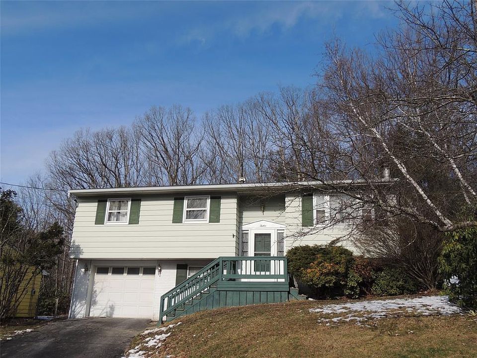 1st image of 12 Earle Dr