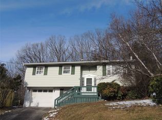 12 Earle Dr, Binghamton, NY 13903