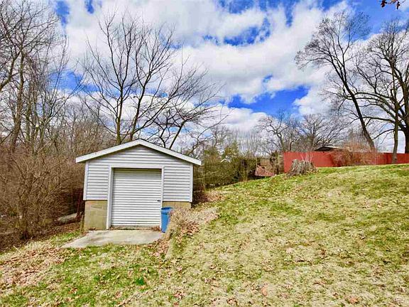 3rd image of 1291 N Woodland Ln