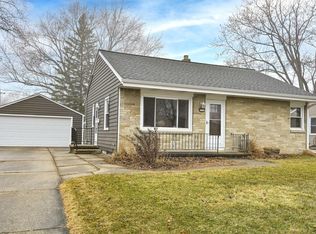 2621 S 85th St, West Allis, WI 53227