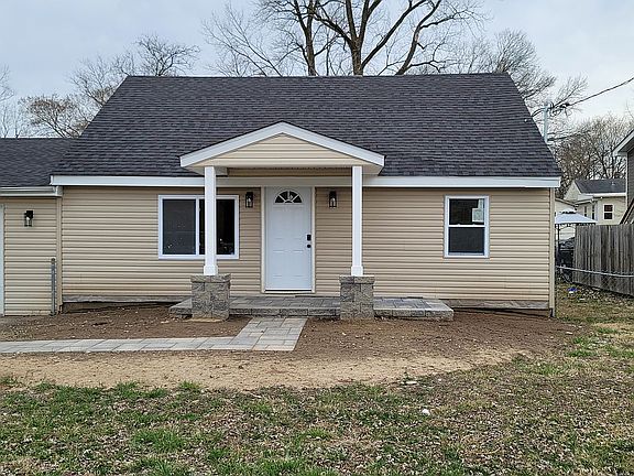 2nd image of 813 Leonard Ave